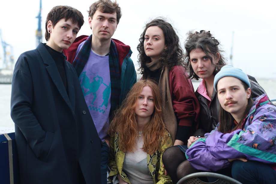 Jahgangsfoto STP II Gruppenfoto von 7 Personen im Freien