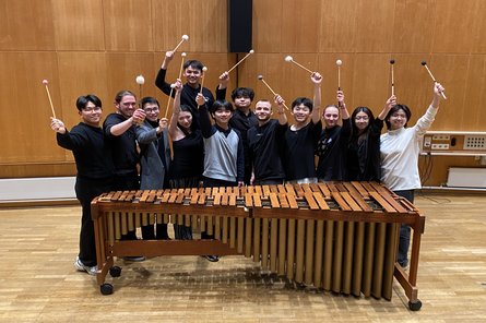 2026-01-14 Percussion in Concert Schlagzeugklasse hinter Marimba stehend