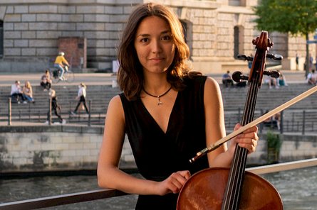 Clara Eglhuber Porträt der Cellistin Clara Eglhuber