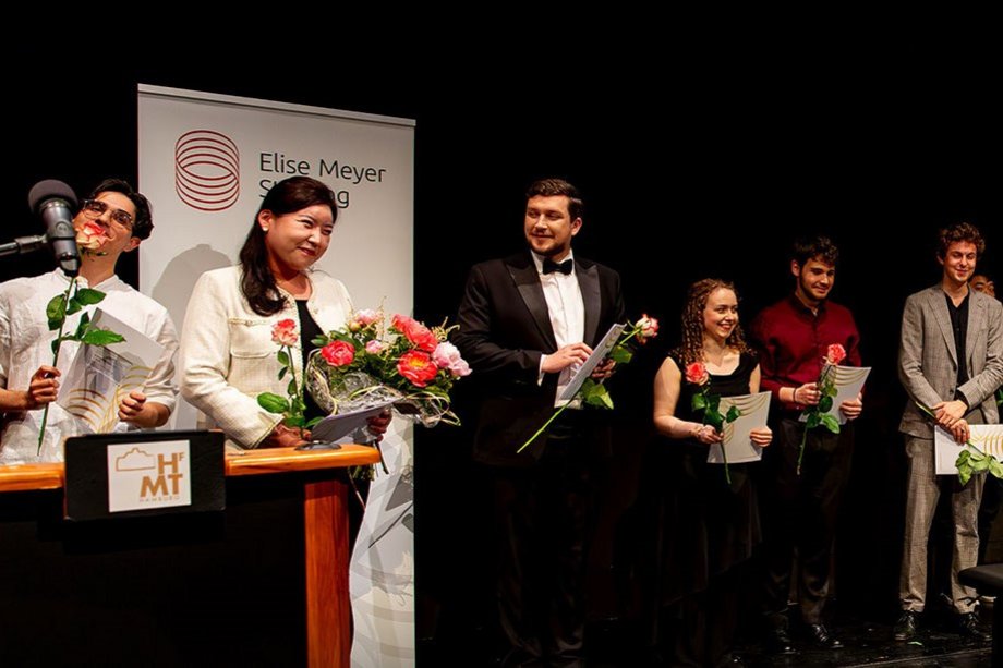 Elise Meyer Preisträger:innen Foto von den Elise Meyer Preisträger:innen auf der Bühne