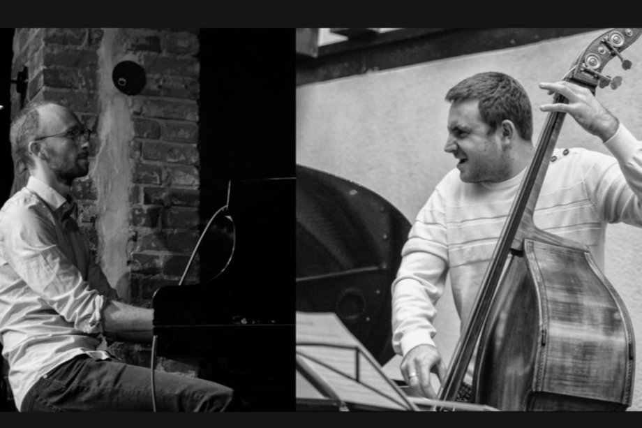 Portrait pictures of a pianist (right) and double bass player (left)