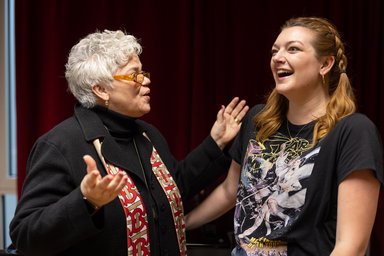 Unterricht.Carolyn Grace James Unterricht bei Carolyn Grace James