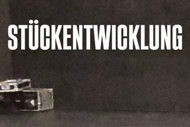 Bild mit weißen Schriftzug