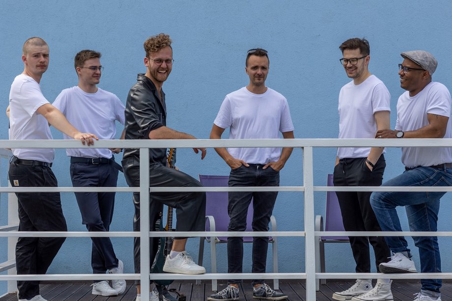 Project Pennar ft. James Copus – “Journeys Abroad” Project Pennar ft. James Copus – “Journeys Abroad”