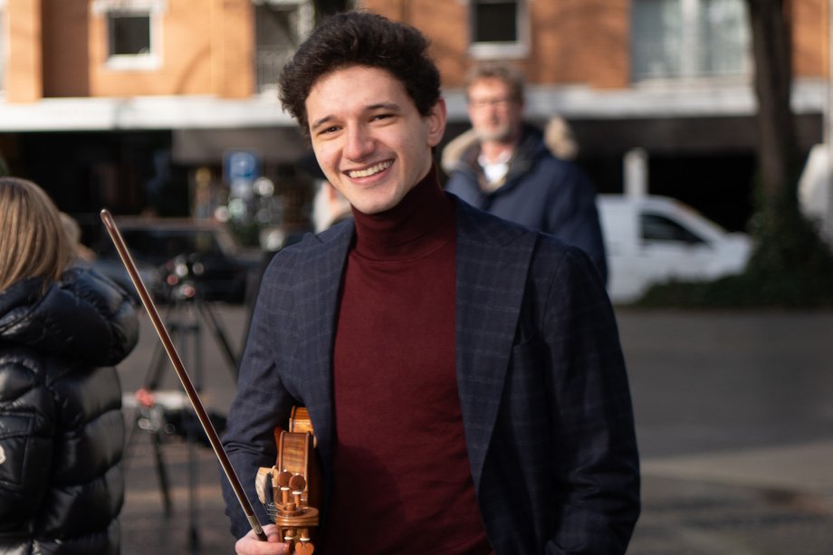Emanuel Meshvinski Foto von Emanuel Meshvinski mit Viola