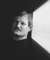 Schwarzweiß Portraitfoto von Fabian Thon