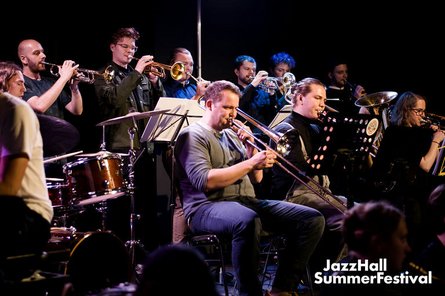BigBand auf der Bühne