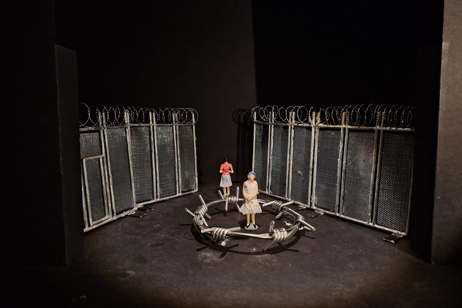 2025-12-04 La Voix de Carmen Bühnenmodell mit Figuren