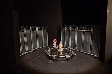 Bühnenmodell mit Figuren