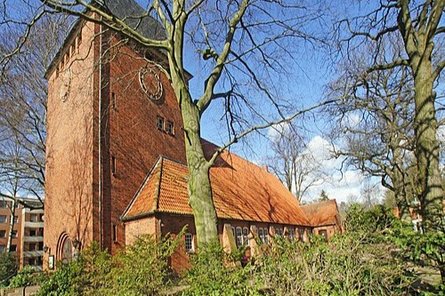 schlichte Backsteinkirche