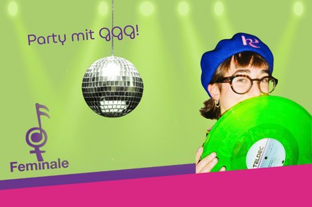 2026-04-25 Feminale Abschlussparty Logo der Feminale mit Foto von GGG