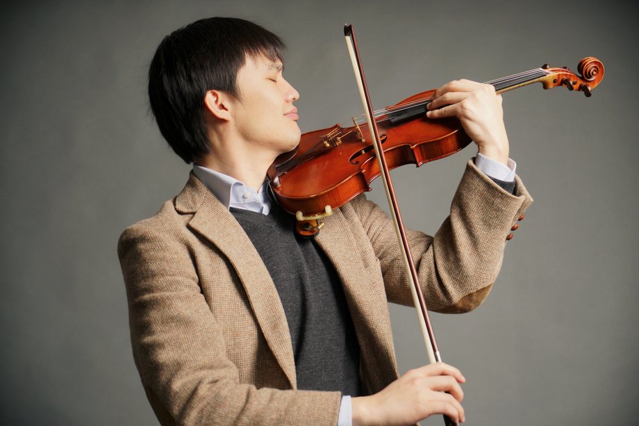 Lijunyi Zhang Lijunyi Zhangmit Violine