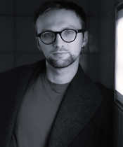 Schwarzweiß Portrait von Maciek Martios