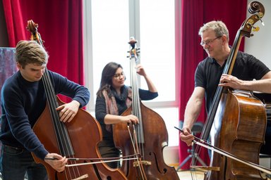 Unterricht.Bomhardt 2 Personen, Kontrabassunterricht