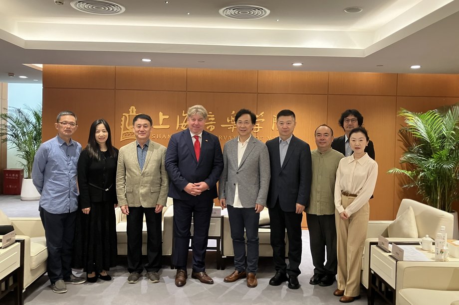 Visit to the Shanghai Conservatory of Music Group photo with nine people