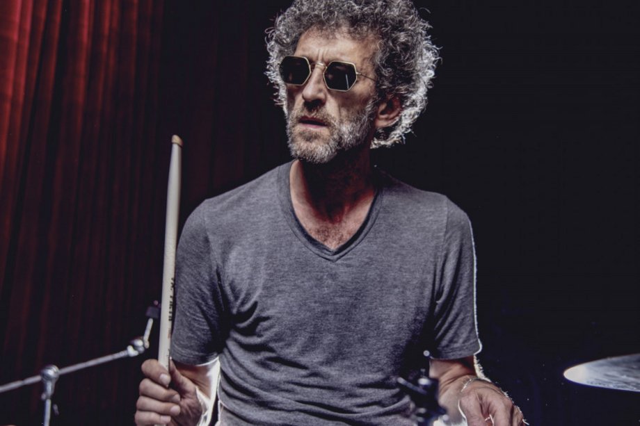 Jojo Mayer Portrait eines Schlagzeug spielenden Mannes