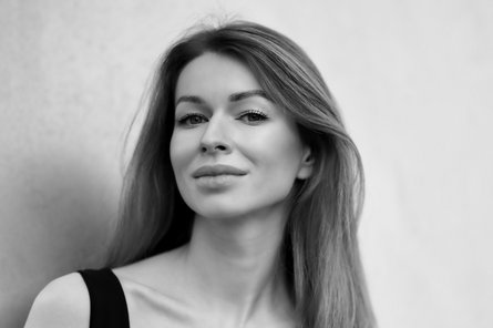 schwarz-weiß Porträt von Saida Timina