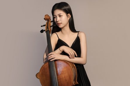 Portrait mit Violoncello