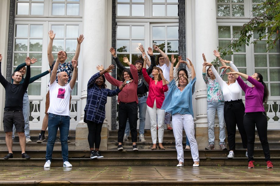 Gruppenbild auf der Treppe vor dem Fanny-Hensel-Saal