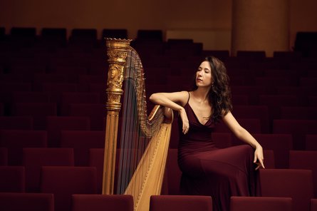 2026-02-09 Luisa Gabrisch an der Harfe