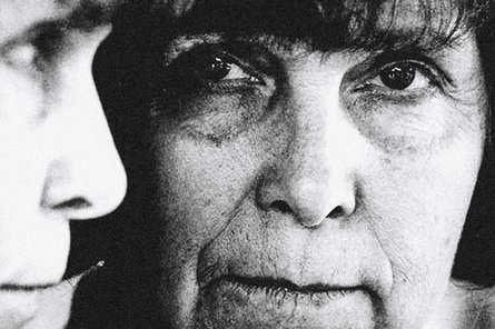 2025-06-01 Sofia Gubaidulina Schwarz/weiß Portrait von einer älteren Dame