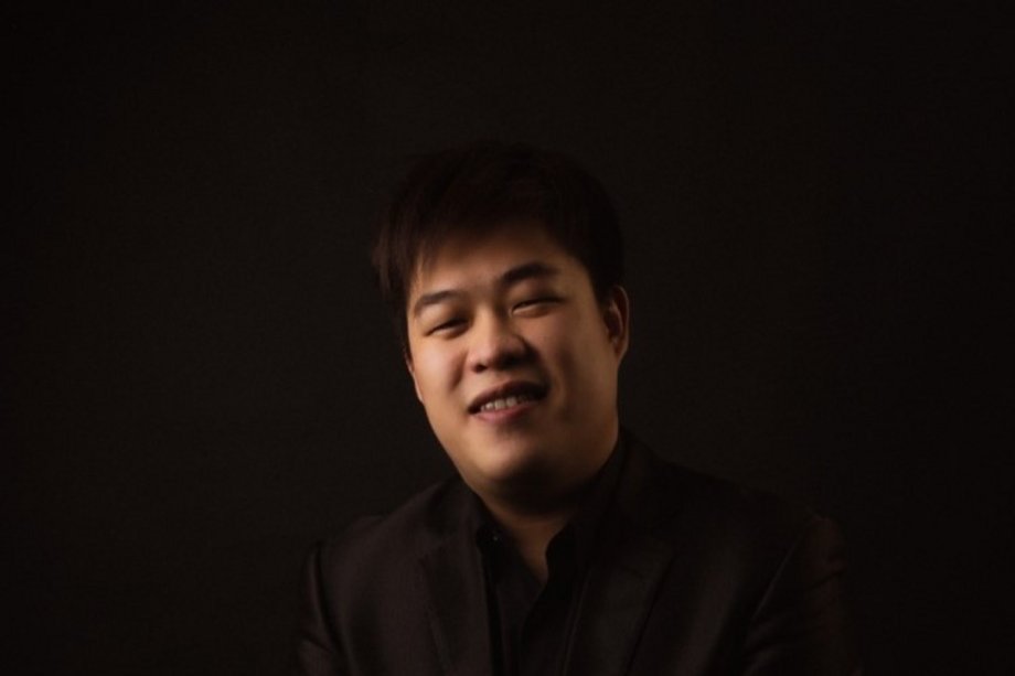 Yi-Teng Huang Portrait