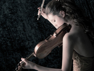 Musikerin mit Violine