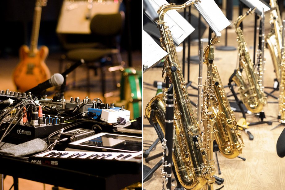 Microtonal Ensemble/Saxophon Ensemble Eine Collage aus Mikrofon, Keyboard und Blasinstrumenten