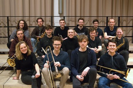 2025-06-30 Skyliner Bigband Uni Hamburg Gruppenfoto von der Skyliner Bigband der Uni Hamburg
