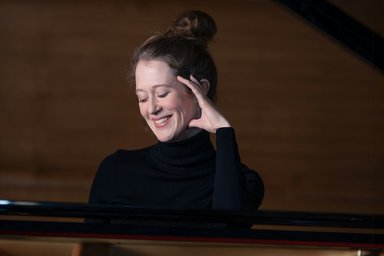 Portrait of Clara Haberkamp at the grand piano