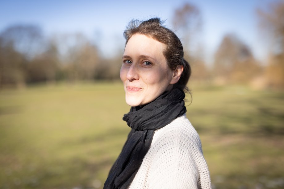 Portrait einer Frau in der Natur