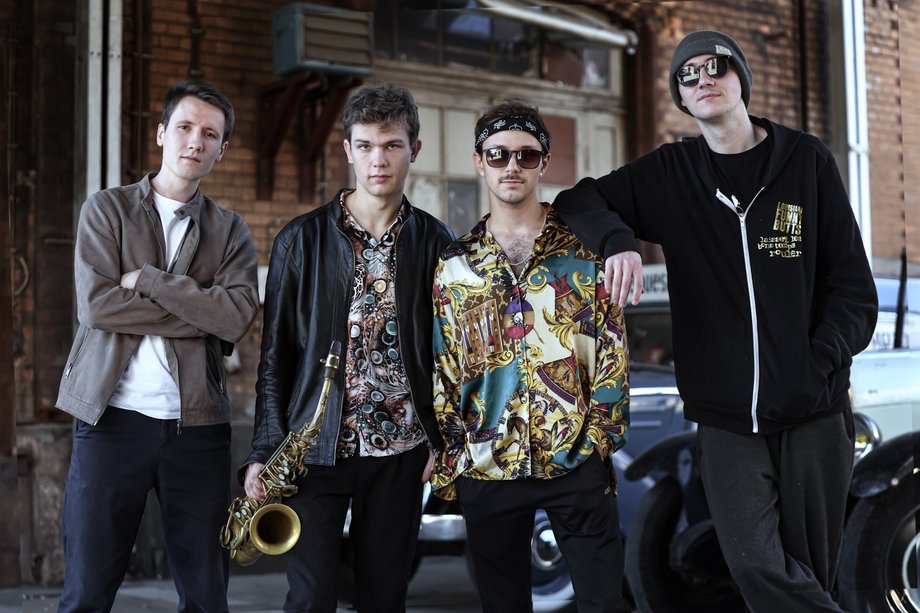 The Jakob Manz Project Foto vom Ensemble mit Instrumenten