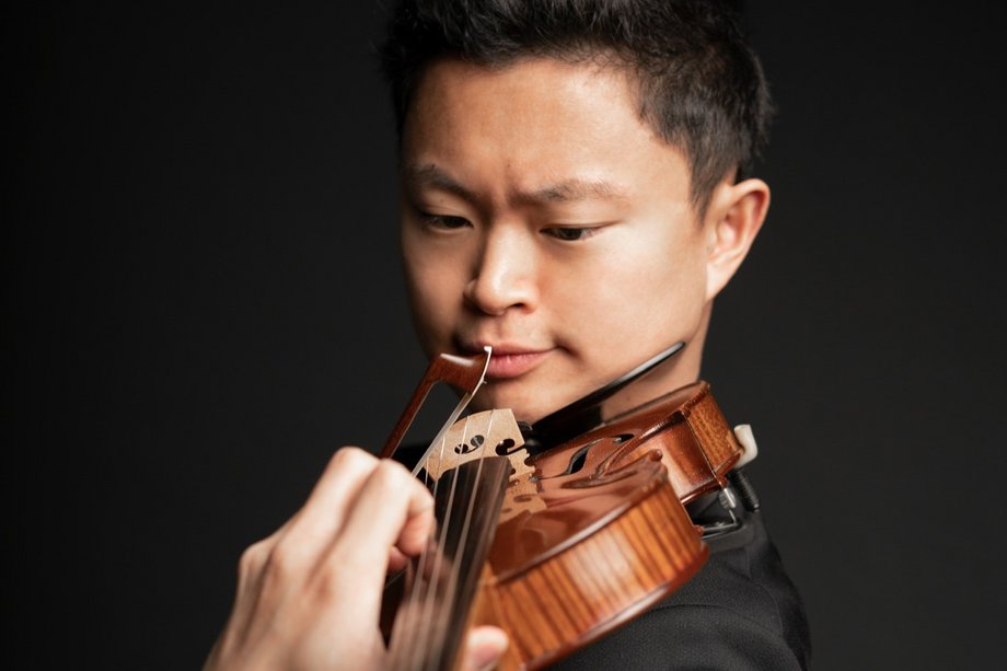 Zhouyaodong Zhang Portrait von Zhouyaodong Zhang mit Violine