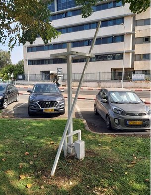 Untitled sculpture (1976) by Dan Richter-Levin Stealing sculpture next to parked cars