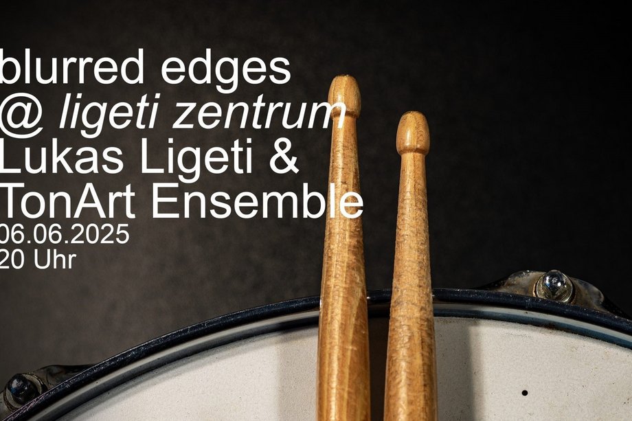 Foto von Drum Sticks und einer Trommel