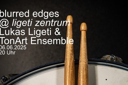 2025-06-06 ligeti zentrum @ blurred edges Foto von Drum Sticks und einer Trommel