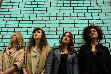 Gruppenfoto von vier Frauen