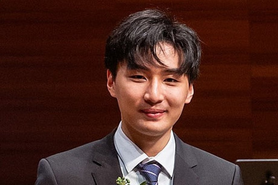 Chia Yabg Hsu Pianist (Konzertexamen) in der Klavuerklasse von Prof. Stepan Simonian